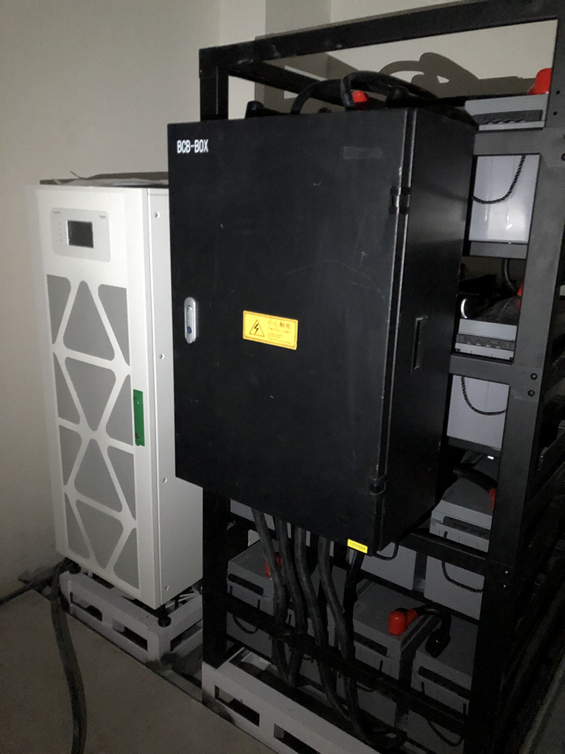 伊犁武漢某大學(xué)施耐德UPS120kVA